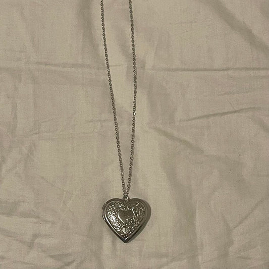 silver heart locket <3