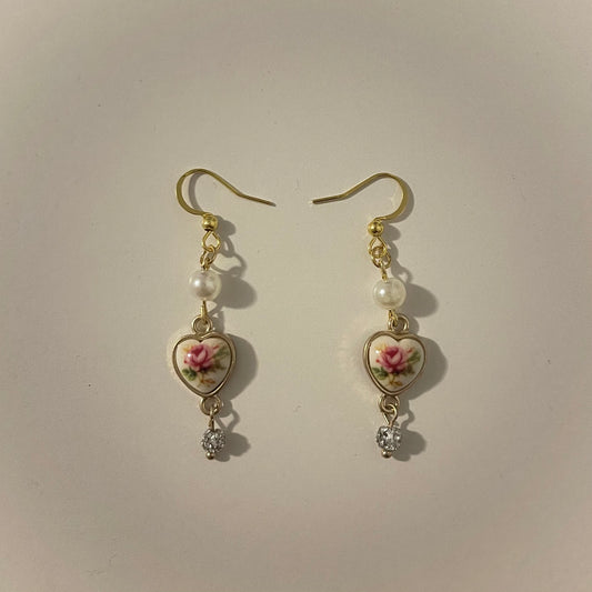 vintage style floral gold earrings